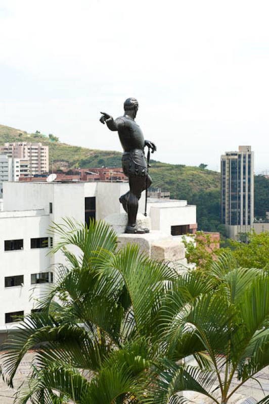 Estatua de Sebastian de Belalcazar, Cali, Santiago...