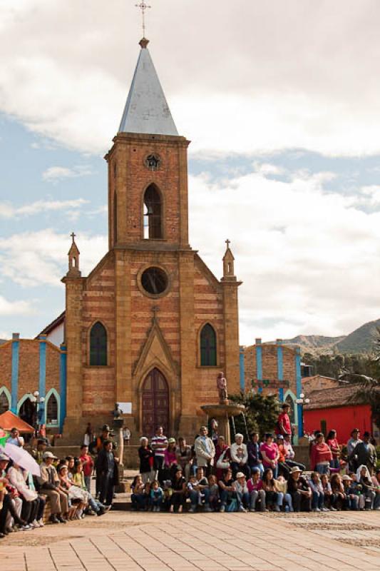 Personas en la Plaza Principal, Raquira, Boyaca, T...