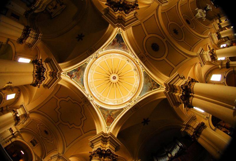 Interior de la Catedral Primada, Plaza Bolivar, La...