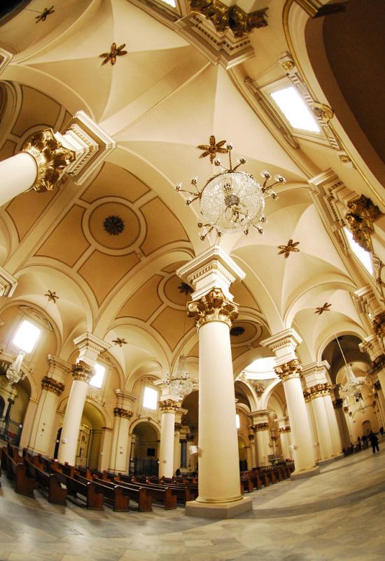 Interior de la Catedral Primada, Plaza Bolivar, La...