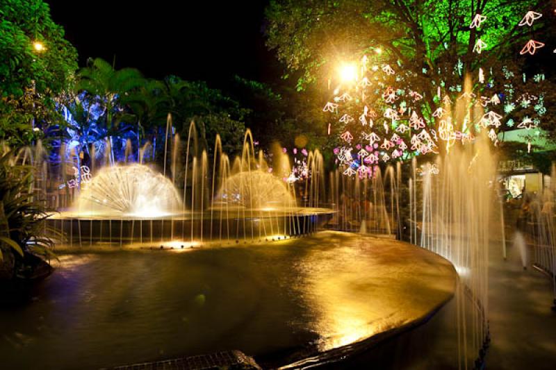 Fuente del Teatro Pablo Tobon Uribe, Alumbrado del...