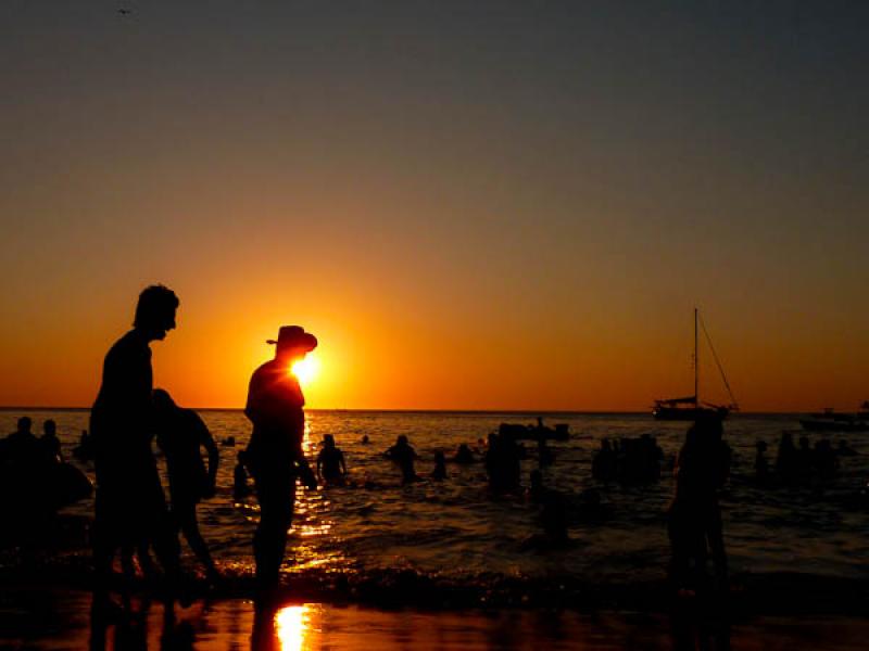 Ocaso en el El Rodadero, Santa Marta, Magdalena, C...