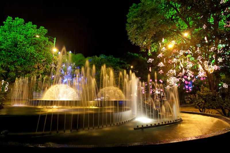 Fuente del Teatro Pablo Tobon Uribe, Alumbrado del...