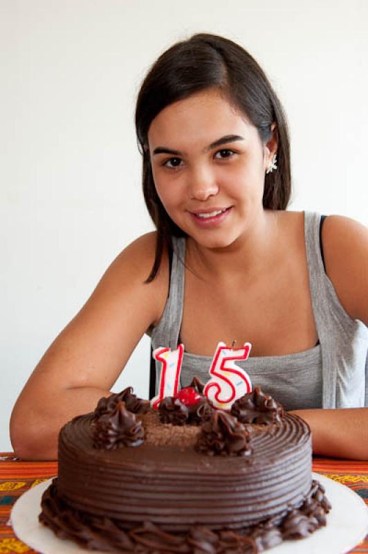 Niña Celebrando su Cumpleaños