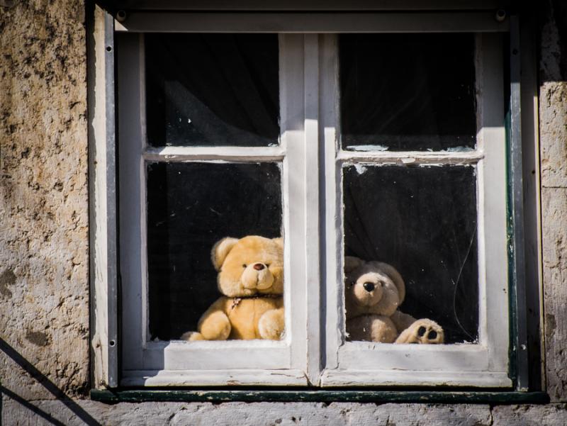 Osos de Felpa en la Ventana, Lisboa, Portugal, Eur...