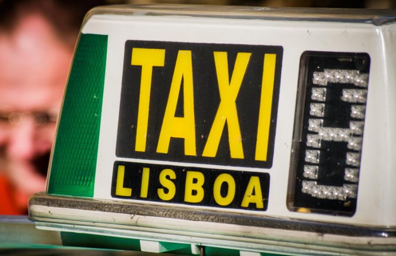 Parada de Taxi, Lisboa, Portugal, Europa Occidenta...