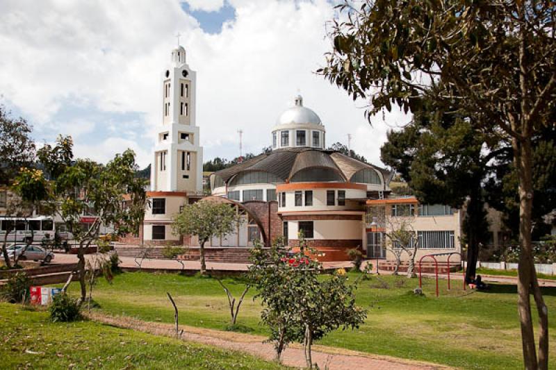 Parroquia Catedral del Sagrado Corazon, Chiquinqui...