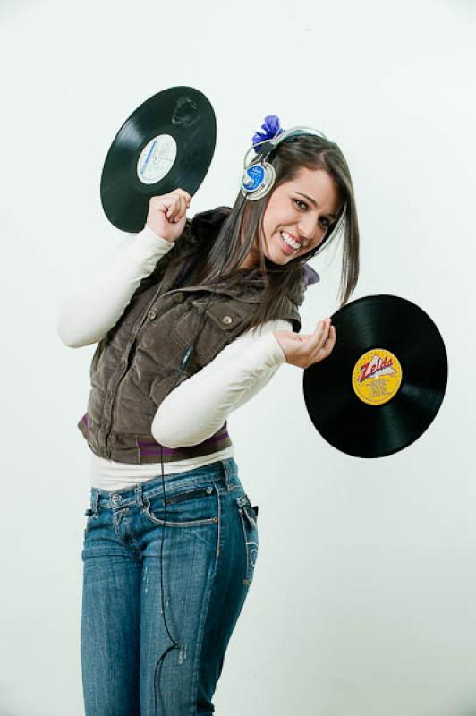 NiÃ±a Escuchando Musica