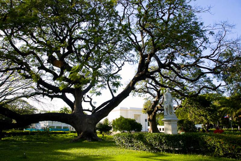 Monumento a Simon Bolivar, Quinta de San Pedro Ale...