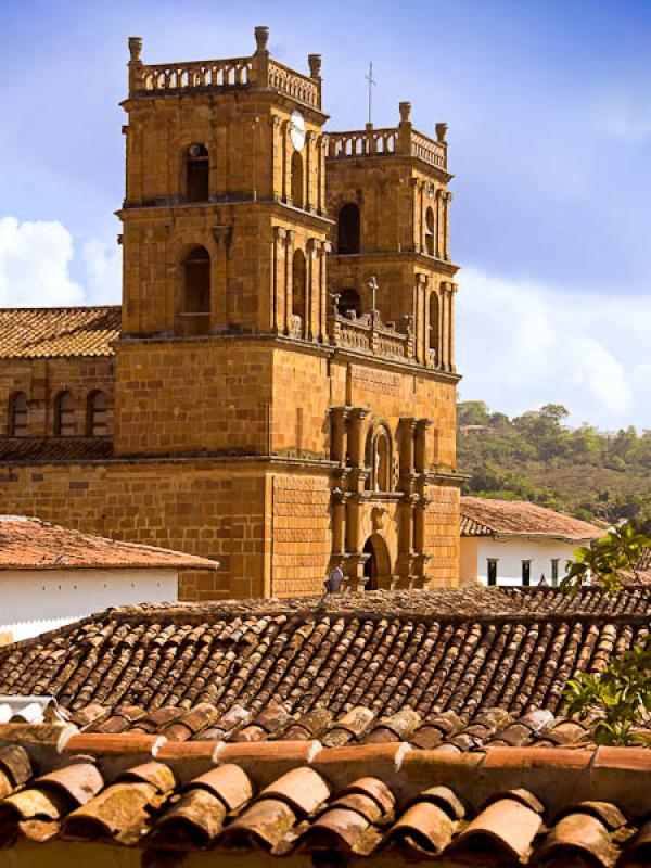 Iglesia La Inmaculada Concepcion y San Lorenzo Mar...