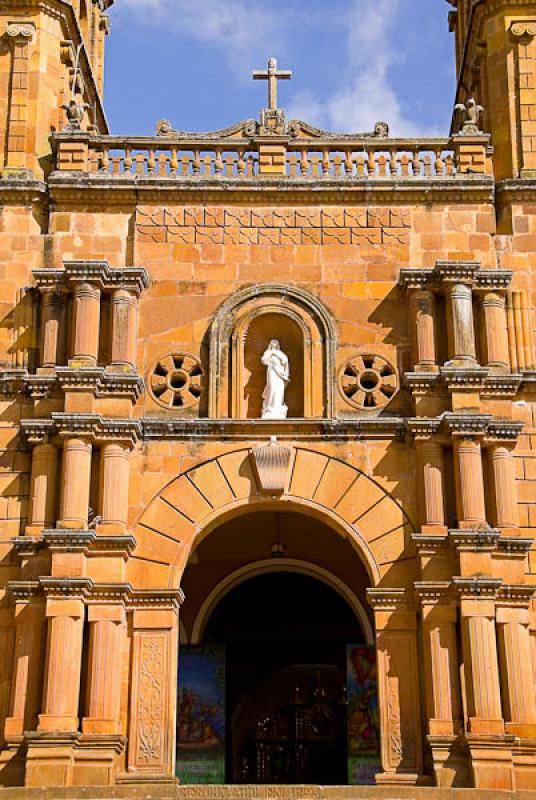 Iglesia La Inmaculada Concepcion y San Lorenzo Mar...