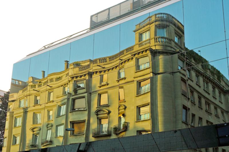 Reflejo de un Edificio, La Rambla, Barcelona, Cata...