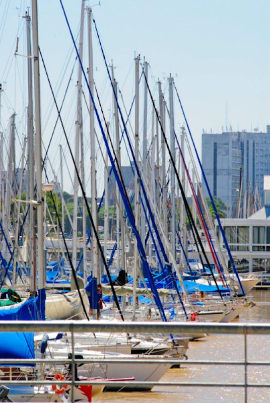 Veleros en Puerto Madero, Buenos Aires, Argentina,...