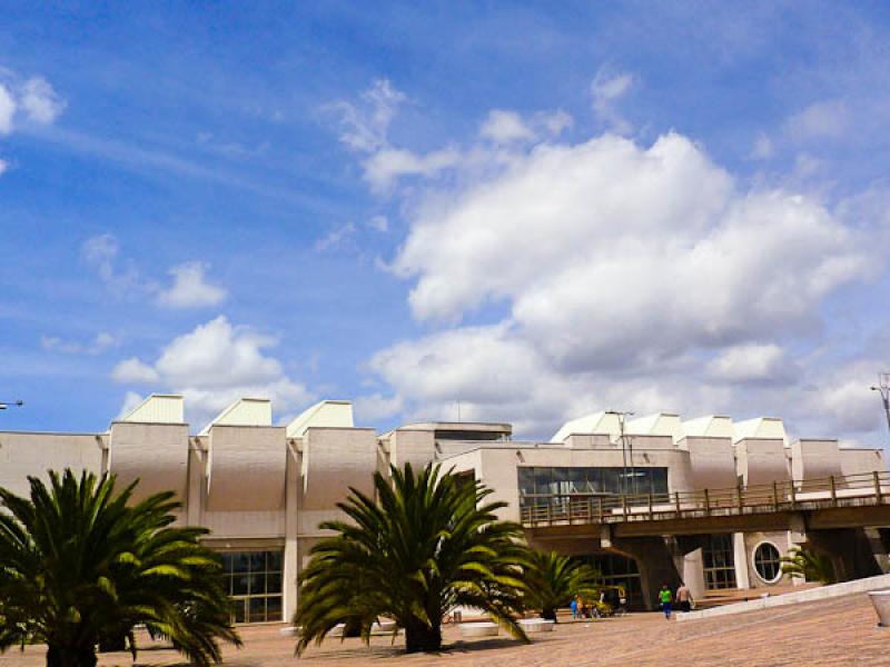 Biblioteca Publica El Tintal Manuel Zapata Olivell...