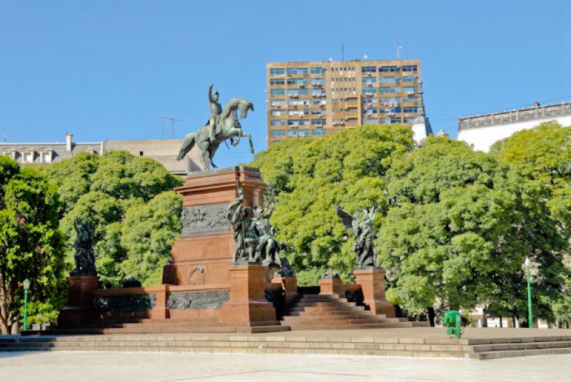 Monumento al General San Martin y a los Ejercitos ...