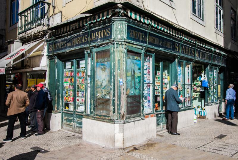 Tienda en la Plaza de Figueira, Lisboa, Portugal, ...