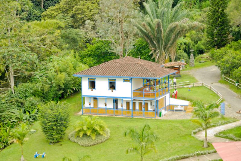 Pueblo Quindiano, Parque Nacional del Cafe, Monten...