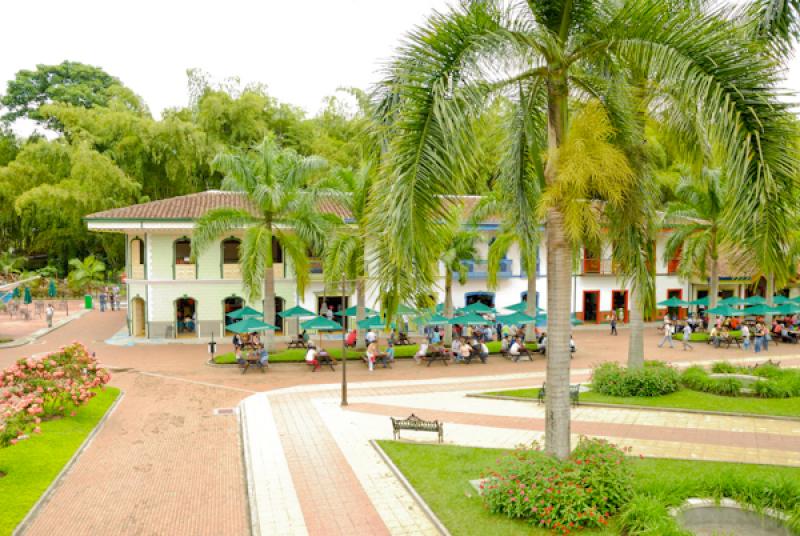 Pueblo Quindiano, Parque Nacional del Cafe, Monten...