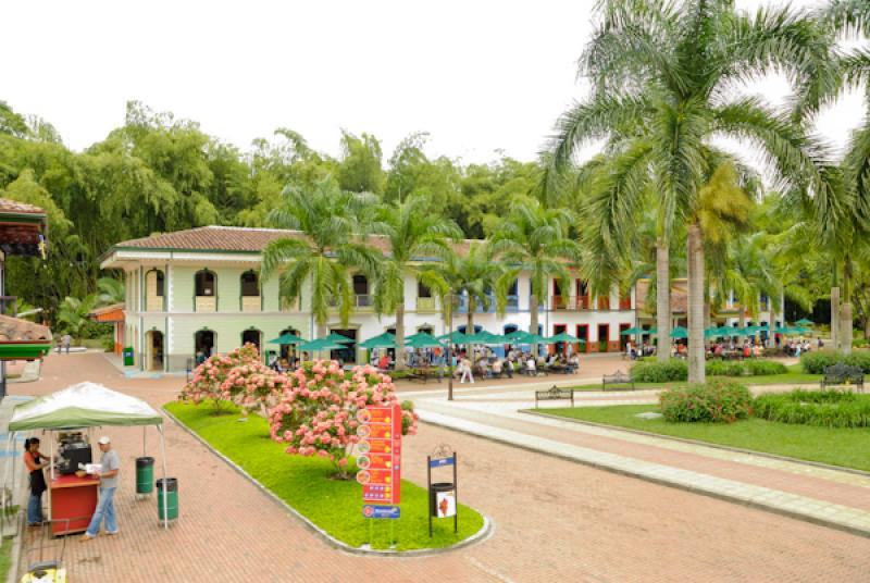 Pueblo Quindiano, Parque Nacional del Cafe, Monten...