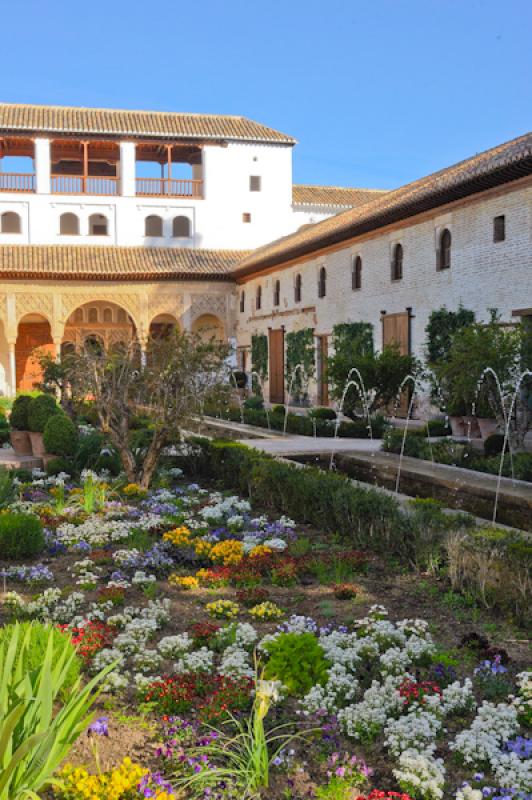 Patio de la Acequia, Alhambra, Generalife, Granada...