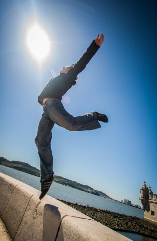 Mujer Saltando, Torre de Belem, Lisboa, Portugal, ...