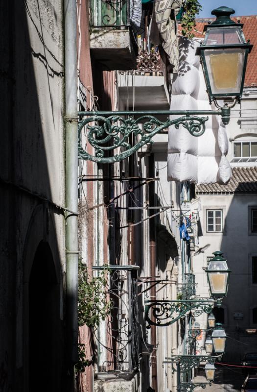 Faroles en el Barrio Alto Lisboa, Lisboa, Portugal...