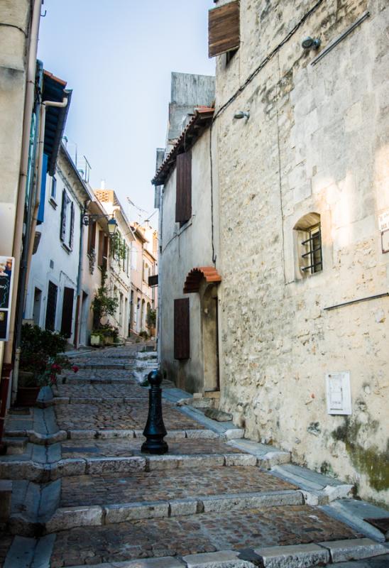 Calle Empedrada de Bouches-du-Rhône, Arles, Franc...