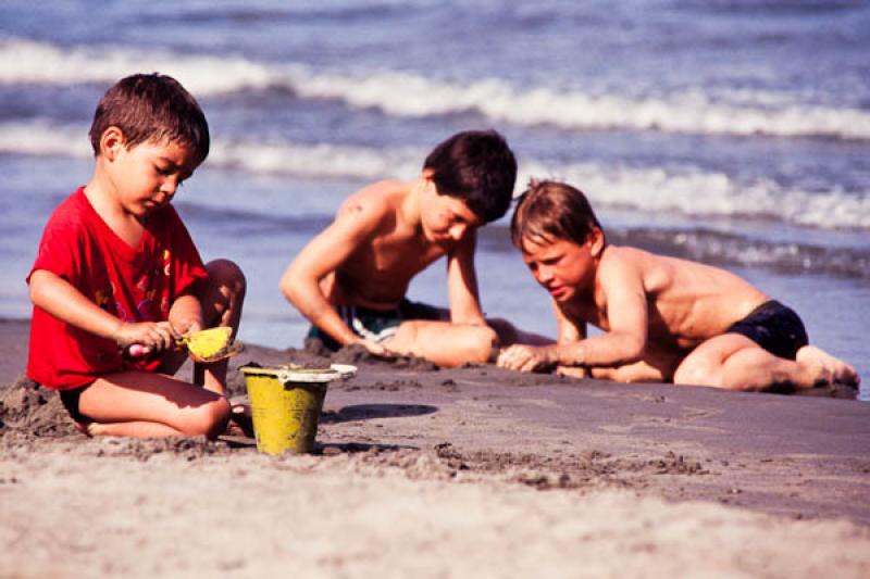 NiÃ±os Jugando en la Playa, Cartagena, Bolivar, ...