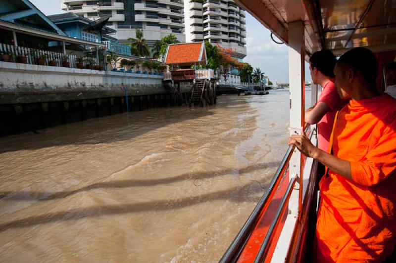 Monjes en un Bote, Bangkok, Tailandia, Sudeste de ...