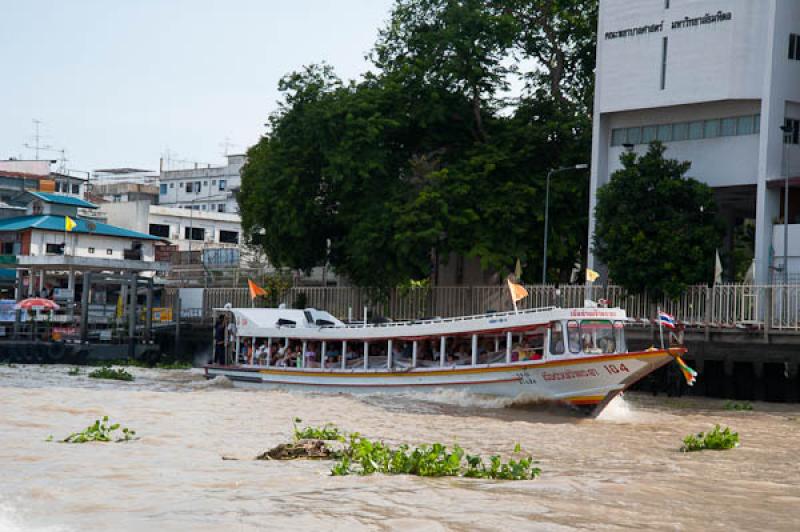 Botes en el Rio Chao Phraya, Bangkok, Tailandia, S...