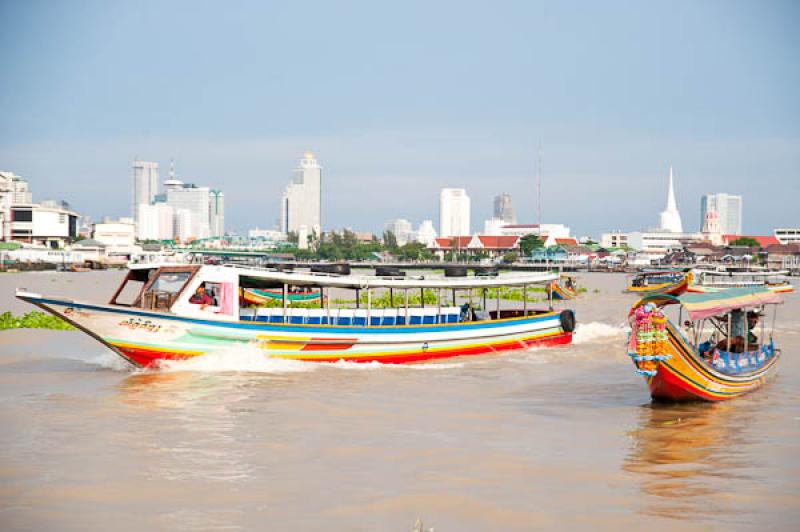 Botes en el Rio Chao Phraya, Bangkok, Tailandia, S...