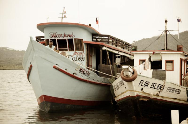 Barco Pesquero en el Pueblo Guna Yala, Archipielag...