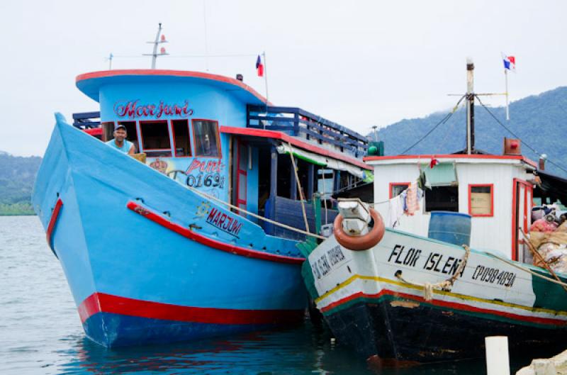 Barco Pesquero en el Pueblo Guna Yala, Archipielag...