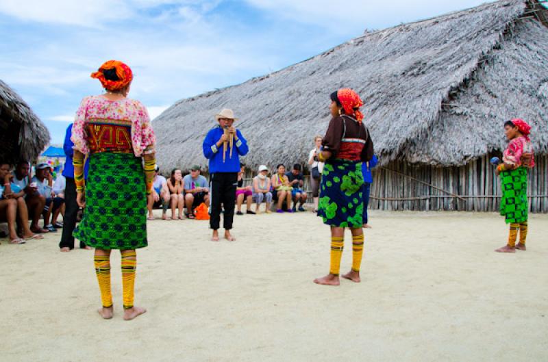 Baile Kuna, Guna Yala, Archipielago de San Blas, E...