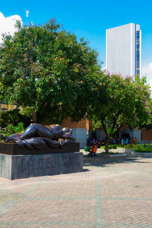 La Venus Durmiente, Parque San Antonio, Medellin, ...