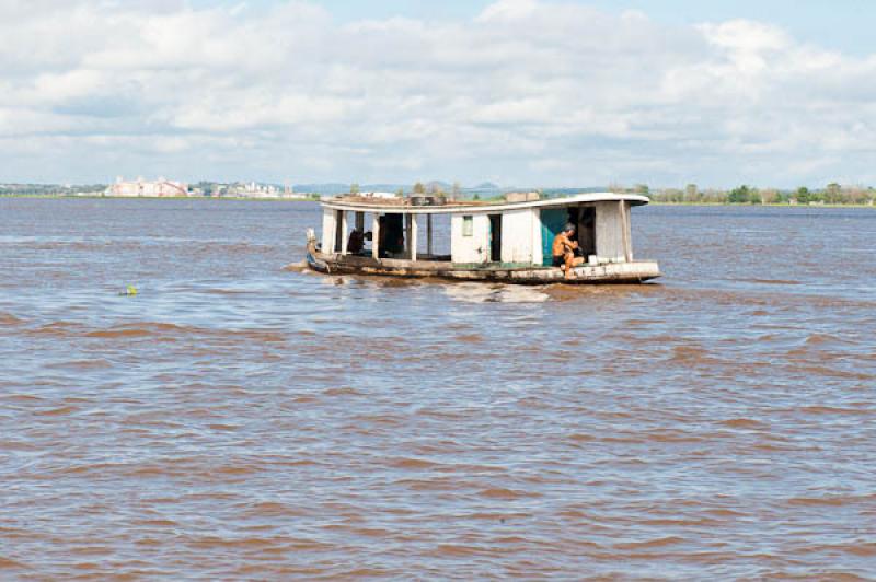 Planchon en el Rio Amazonas, Amazonas, Leticia, Co...