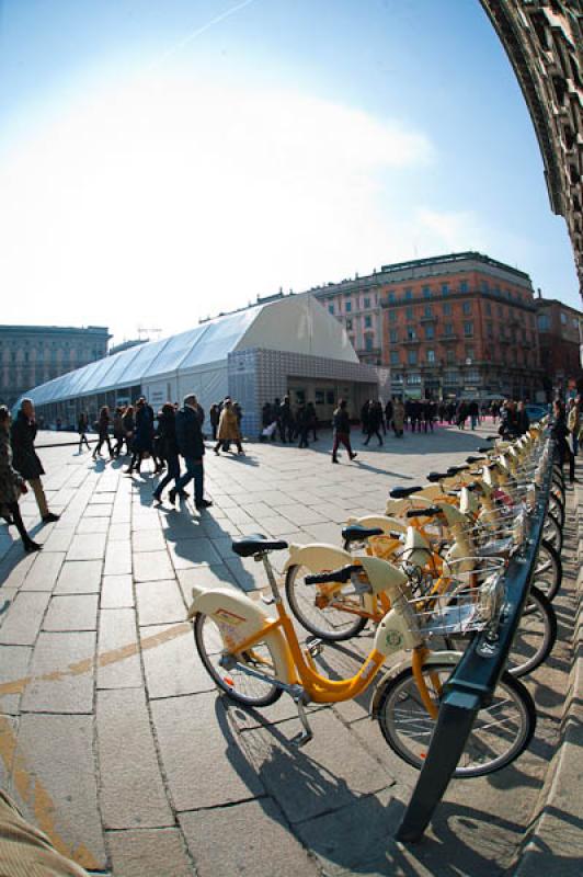 BikeMi, Plaza del Duomo, Milan, Lombardia, Italia,...