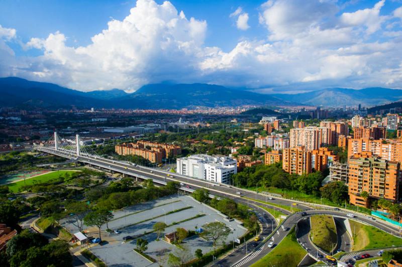 Puente de la Calle 4 Sur, Medellin, Antioquia, Col...