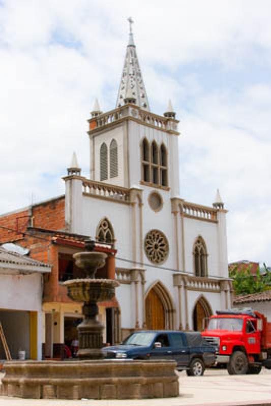 Iglesia Parroquial de San Isidro Labrador, Giraldo...