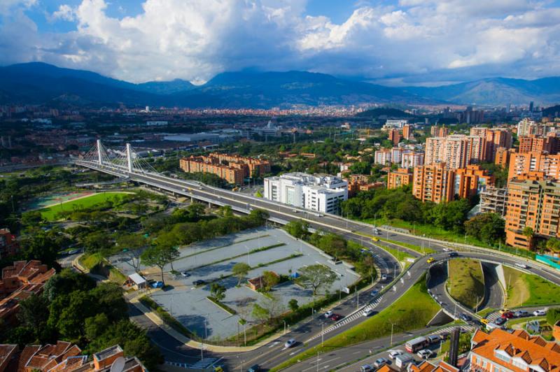 Puente de la Calle 4 Sur, Medellin, Antioquia, Col...