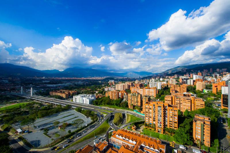 Puente de la Calle 4 Sur, Medellin, Antioquia, Col...