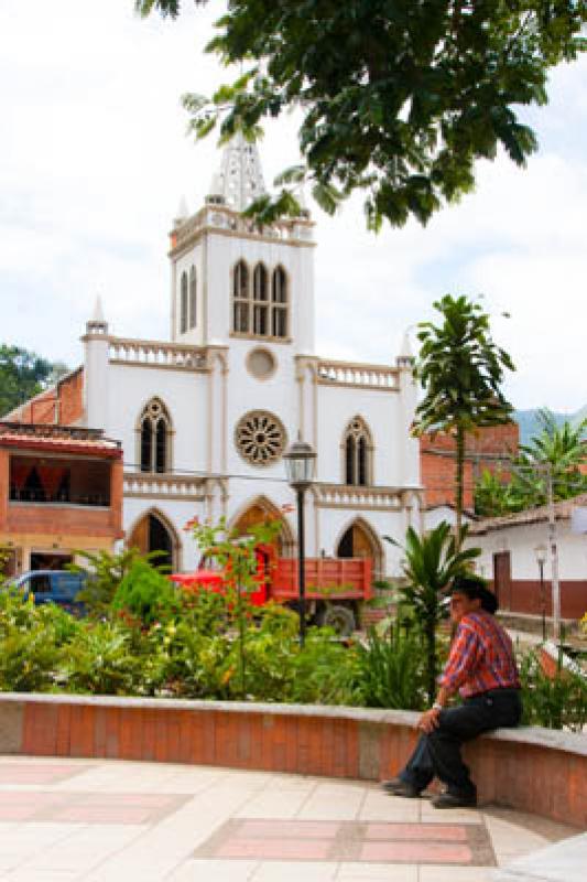 Iglesia Parroquial de San Isidro Labrador, Giraldo...