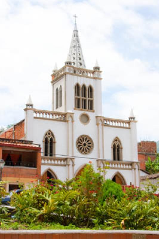 Iglesia Parroquial de San Isidro Labrador, Giraldo...