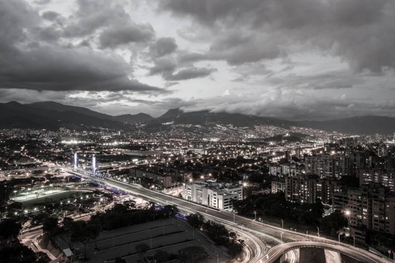 Puente de la Calle 4 Sur, Medellin, Antioquia, Col...