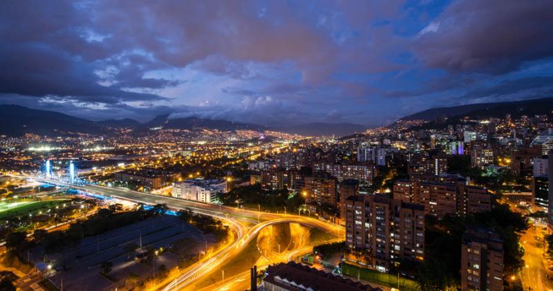 Puente de la Calle 4 Sur, Medellin, Antioquia, Col...