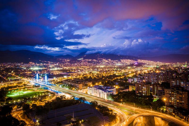 Puente de la Calle 4 Sur, Medellin, Antioquia, Col...