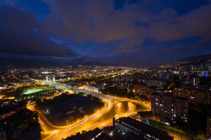 Puente de la Calle 4 Sur, Medellin, Antioquia, Col...