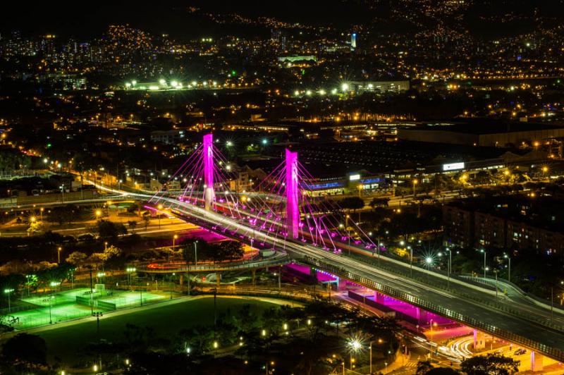 Puente de la Calle 4 Sur, Medellin, Antioquia, Col...