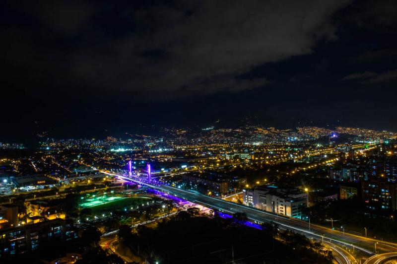 Puente de la Calle 4 Sur, Medellin, Antioquia, Col...