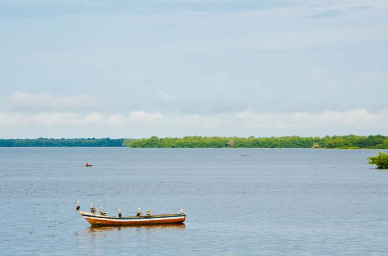 Canoa en la Bahia de Cispata, San Antero, Cordoba,...